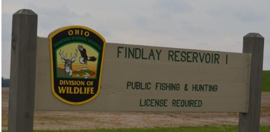 A wooden Ohio Division of Wildlife sign for Findlay Reservoir 1 noting public fishing and hunting